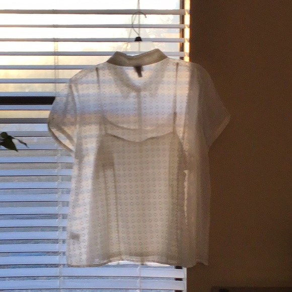 CLASIC 2 pc feminine white top with matching camisole / XL runs small - Picture 7 of 7